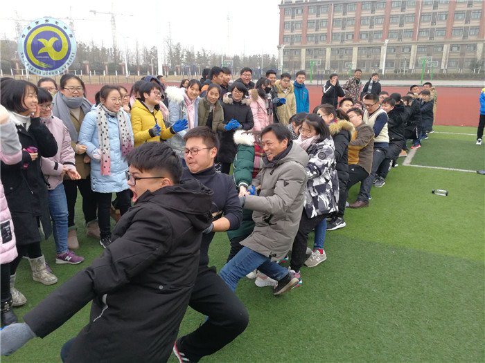 凝心聚力拔河赛,辞旧迎新战高三(图3)