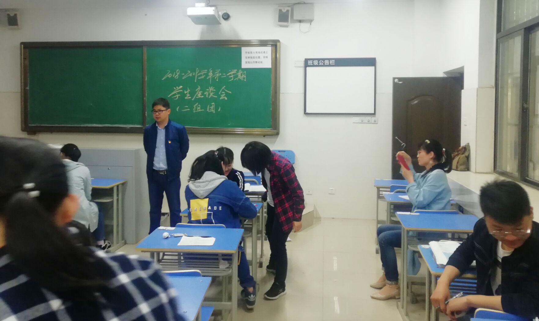 学生座谈话日常 精准教学促成长(图3)