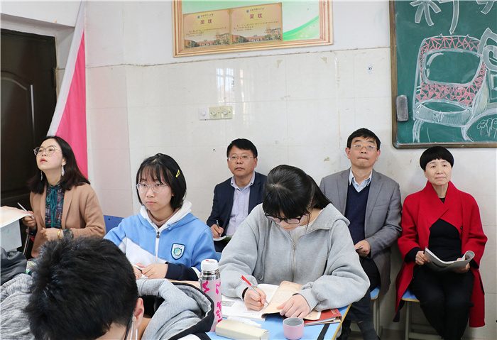 教科研处：正是江南好风景，落花时节研教学(图1)