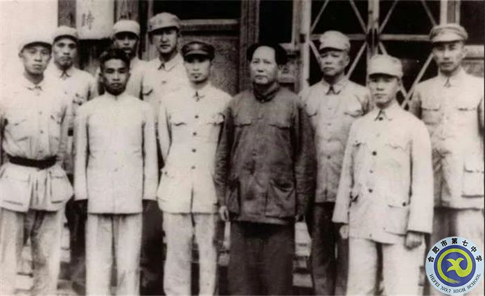 △1949年8月，毛泽东主席接见华东军区海军代表。前排左三为张爱萍，前排左一为黄胜天.jpg