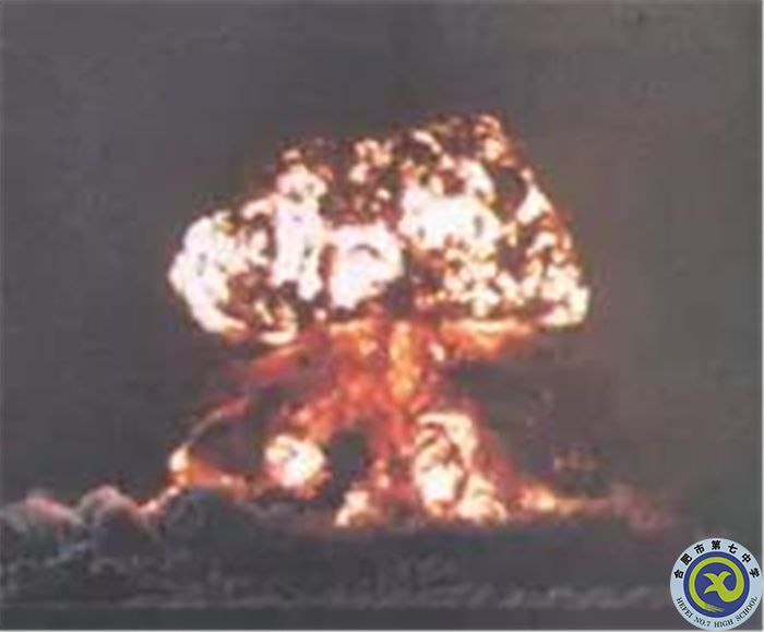 △1964年10月16日，中国第一颗原子弹爆炸成功。.jpg