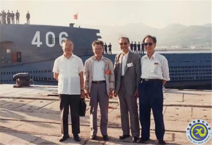 △中国核潜艇第一任总设计师彭士禄（左二），副总设计师赵仁恺（左一）、黄纬禄（右二）、黄旭华（右一）.jpg
