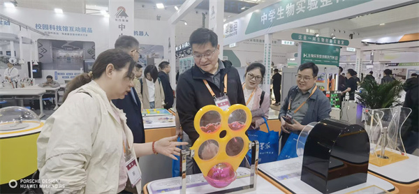 合肥七中参加第 85 届教育装备展探索教学新路径(图2)
