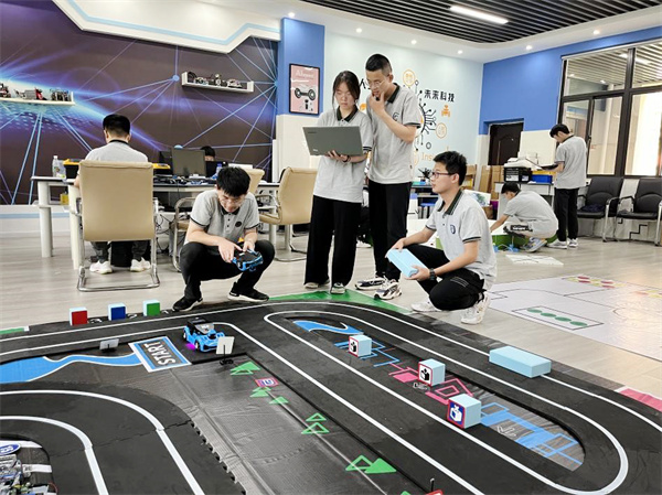 一堂好课——当实验室变成游乐场：合肥七中科创课程观察报告