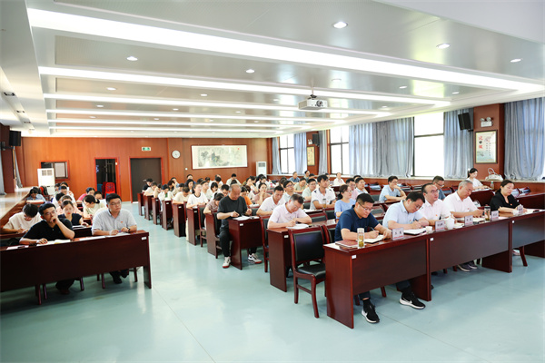 合肥七中召开全体党员大会暨深入贯彻中央八项规定精神学习教育讲座(图4)