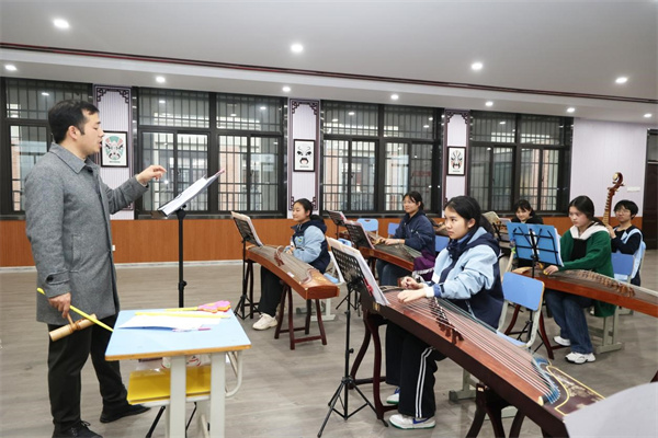 七弦民乐团.jpg