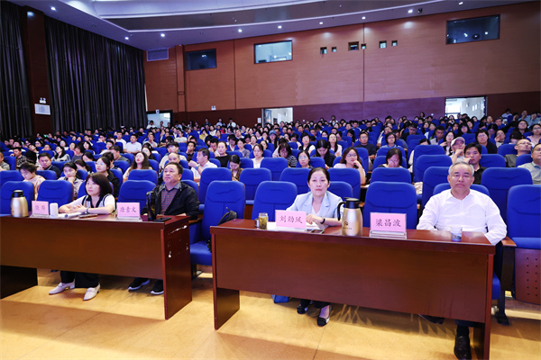 合肥市2026届高三语文复习研讨会在合肥七中成功举办(图2) 合肥市2026届高三语文复习研讨会在合肥七中成功举办(图2)