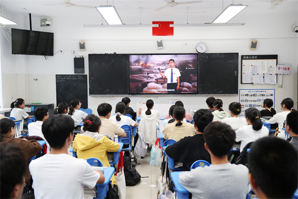合肥七中“王庆平班”成功举办“学习王庆平烈士精神”主题班会(图3)