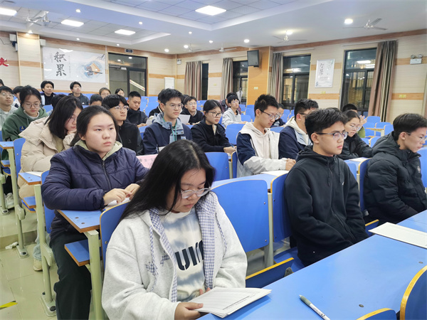 合肥七中高二年级召开学生自主管理会(图3) 合肥七中高二年级召开学生自主管理会(图3)