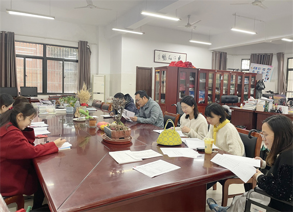 合肥七中高三年级召开班级学情分析会(图3) 合肥七中高三年级召开班级学情分析会(图3)