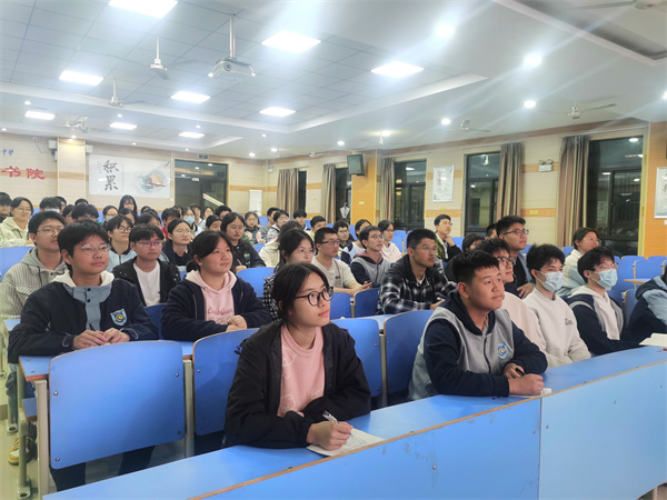 合肥七中高二年级部成功召开心理委员工作会议(图2) 合肥七中高二年级部成功召开心理委员工作会议(图2)