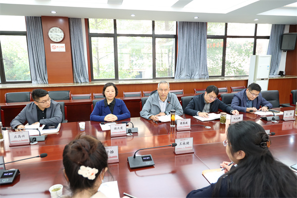 合肥七中召开青年教师座谈会(图3) 合肥七中召开青年教师座谈会(图3)