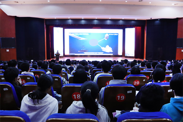 合肥七中第48期团校第三讲开课(图1) 合肥七中第48期团校第三讲开课(图1)