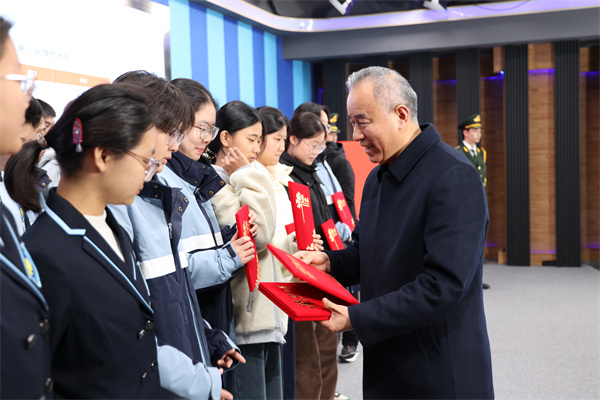 合肥七中举行国旗班交接仪式(图3)