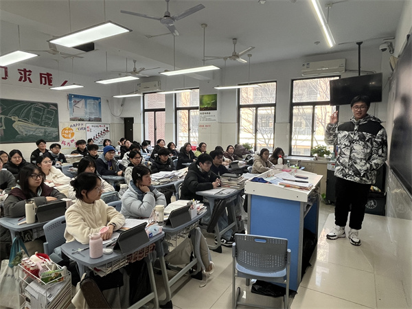 讲解历史人物1.jpg 讲解历史人物1.jpg