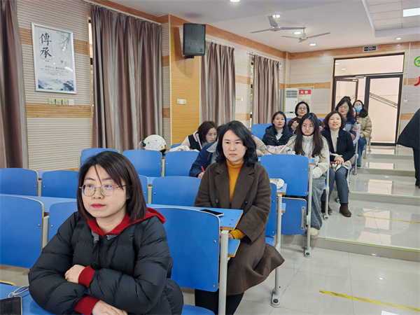 合肥七中高二年级召开新学期全体教师会(图3) 合肥七中高二年级召开新学期全体教师会(图3)