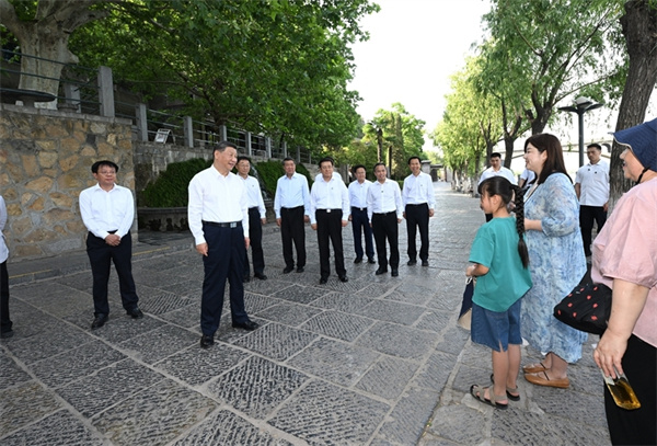 习近平在河南考察时强调 坚定信心推动高质量发展高效能治理 奋力谱写中原大地推进中国式现代化新篇章(图11)
