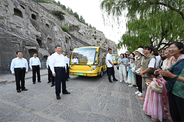 习近平在河南考察时强调 坚定信心推动高质量发展高效能治理 奋力谱写中原大地推进中国式现代化新篇章(图16)