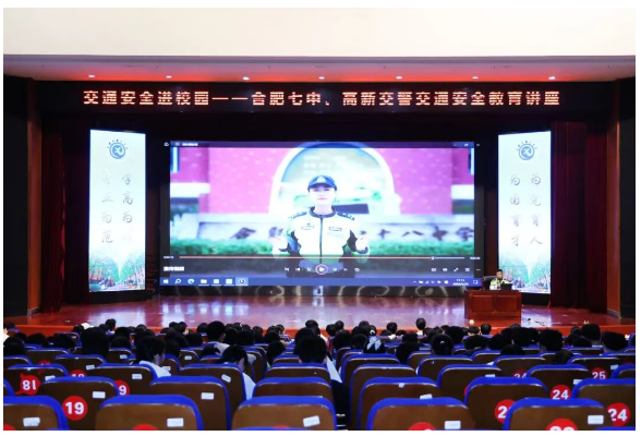 黑板敲敲，头盔戴好！交警叔叔来为安全出行&ldquo;划重点&rdquo;