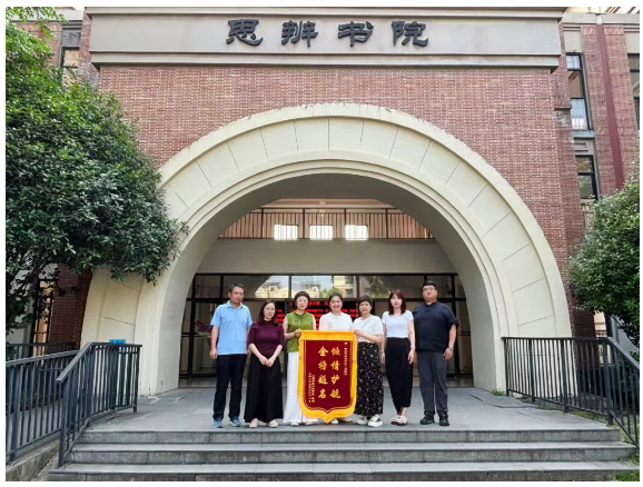 锦旗背后，万般深情！以我师者仁心，护航你坚定前行