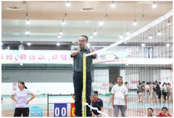 以球会友，健康第一，教职工气排球比赛超燃开赛(图1)