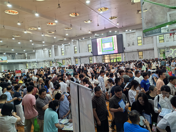志愿填报不迷茫!合肥七中高招咨询会为升学“精准导航”(图4) 志愿填报不迷茫!合肥七中高招咨询会为升学“精准导航”(图4)
