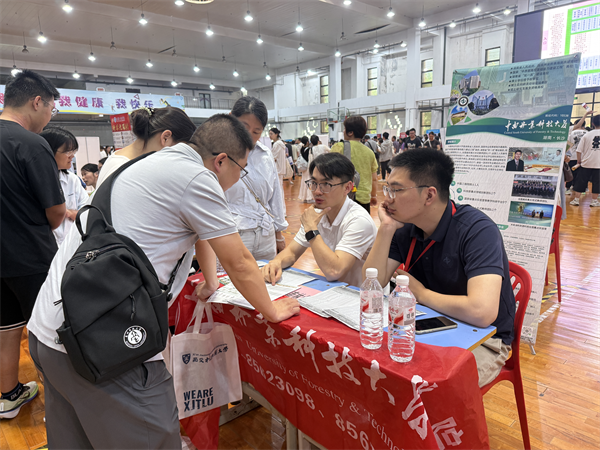 志愿填报不迷茫!合肥七中高招咨询会为升学“精准导航”(图3) 志愿填报不迷茫!合肥七中高招咨询会为升学“精准导航”(图3)