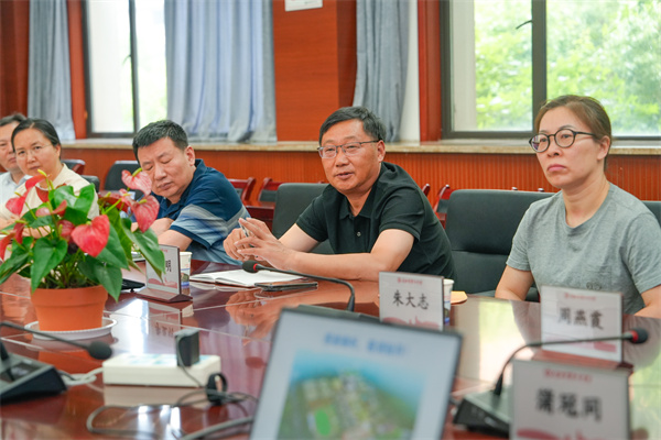 湖北省黄石市教育局一行莅临合肥七中考察智慧教育(图4)