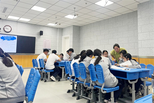 许珂老师上课3.jpg