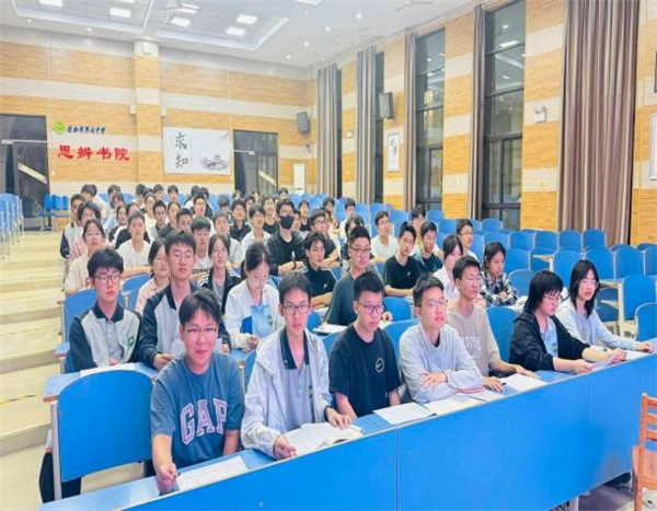 从“头衔”到“信任”：这场学生自主管理委员会聚焦安全与心理(图2)