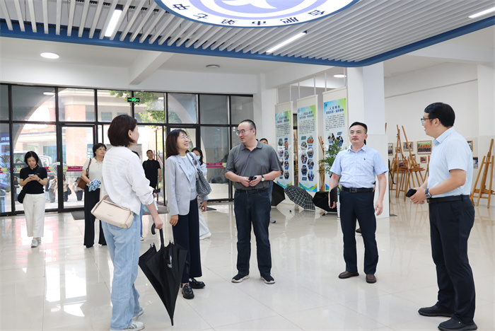 上海市教师教育学院考察团莅临合肥七中考察交流