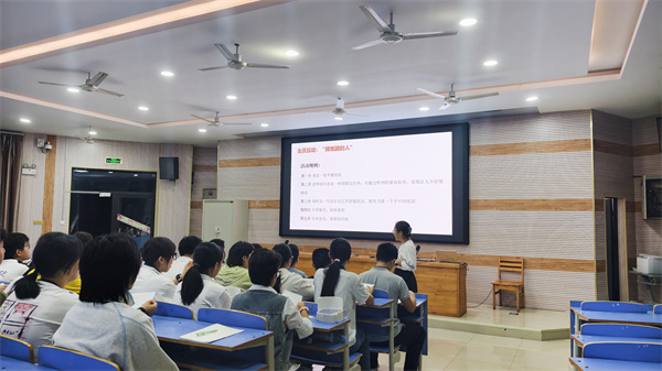 揉皱的纸团抚不平:合肥七中用一堂班会讲透“校园防欺凌”(图4) 揉皱的纸团抚不平:合肥七中用一堂班会讲透“校园防欺凌”(图4)