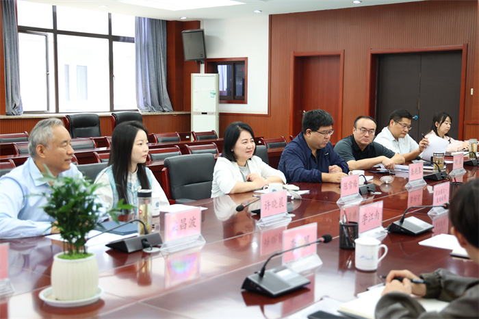 合肥市教育局领导莅临合肥七中调研慰问新疆高中班学子(图2) 合肥市教育局领导莅临合肥七中调研慰问新疆高中班学子(图2)
