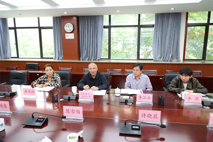 新疆驻安徽省工作组莅临合肥七中调研新疆高中班办学工作(图5)